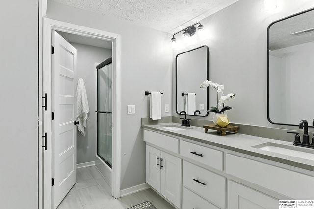 19014 Acorn Drive, Gretna, NE 68028