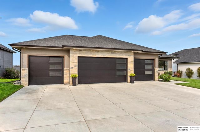 19014 Acorn Drive, Gretna, NE 68028