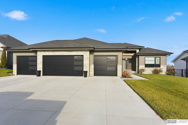 19014 Acorn Drive, Gretna, NE 68028