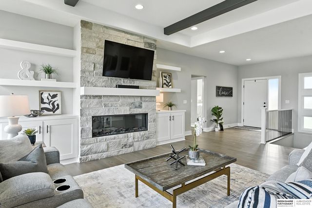 19014 Acorn Drive, Gretna, NE 68028