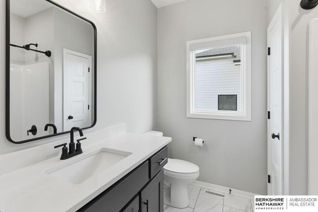 19014 Acorn Drive, Gretna, NE 68028