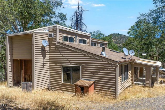 2350 Galls Creek Road, Gold Hill, OR 97525