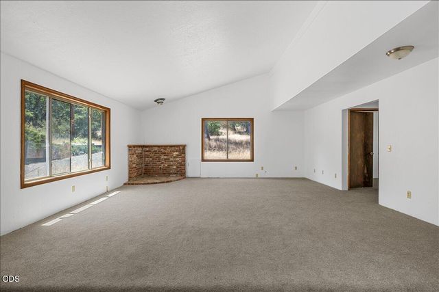 2350 Galls Creek Road, Gold Hill, OR 97525