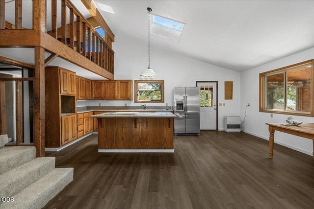 2350 Galls Creek Road, Gold Hill, OR 97525