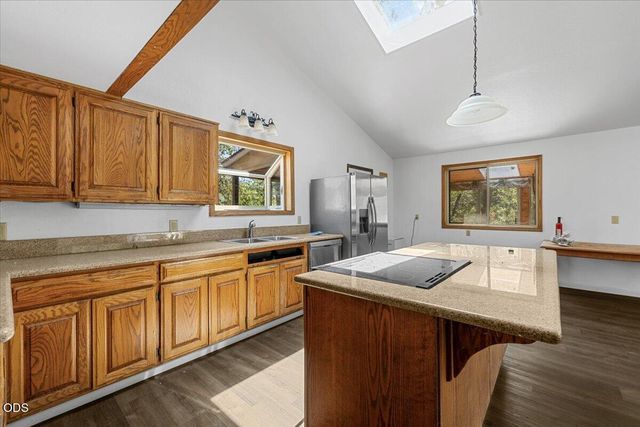 2350 Galls Creek Road, Gold Hill, OR 97525