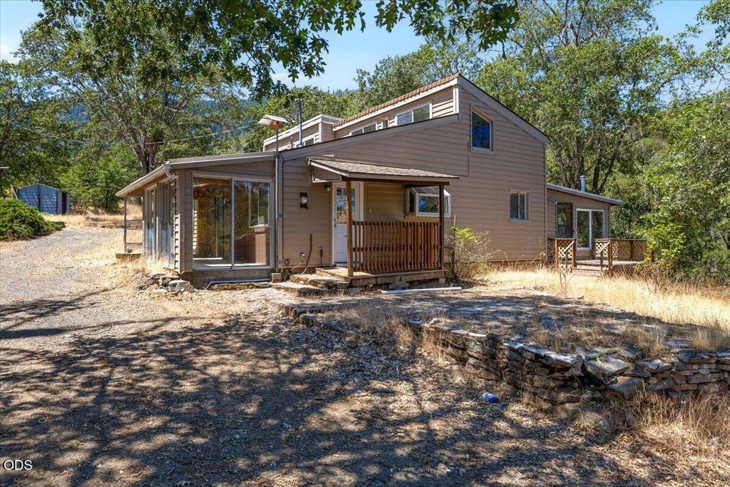 2350 Galls Creek Road, Gold Hill, OR 97525