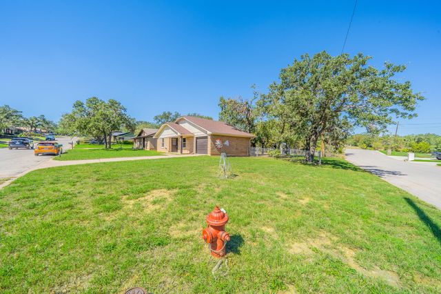 5211 Laurie Drive, Mineral Wells, TX 76067