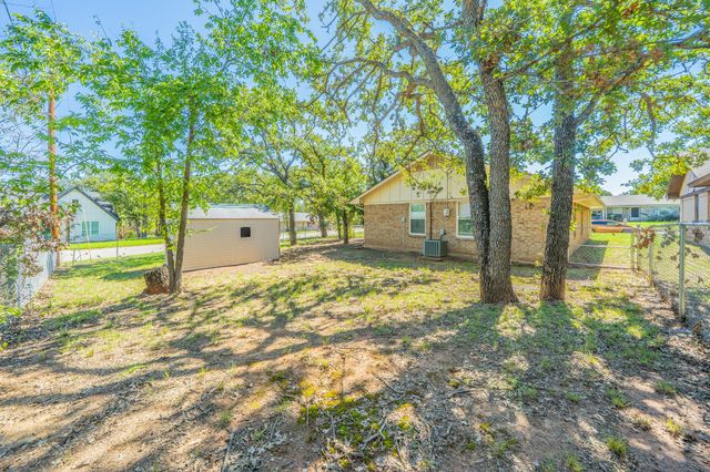 5211 Laurie Drive, Mineral Wells, TX 76067