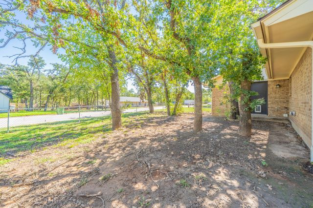 5211 Laurie Drive, Mineral Wells, TX 76067