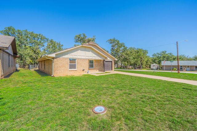 5211 Laurie Drive, Mineral Wells, TX 76067