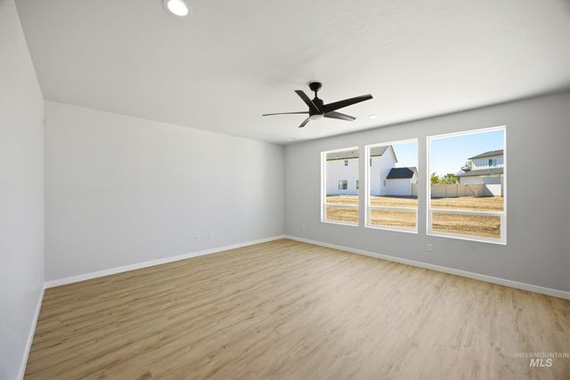 4595 S Amsterdam Ave, Nampa, ID 83686