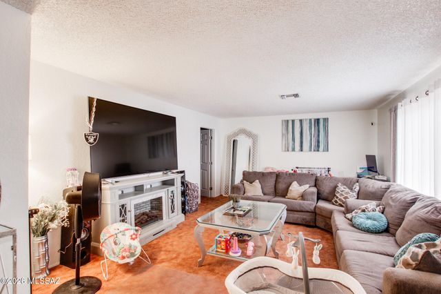 7520 S Camino Bello, Tucson, AZ 85746