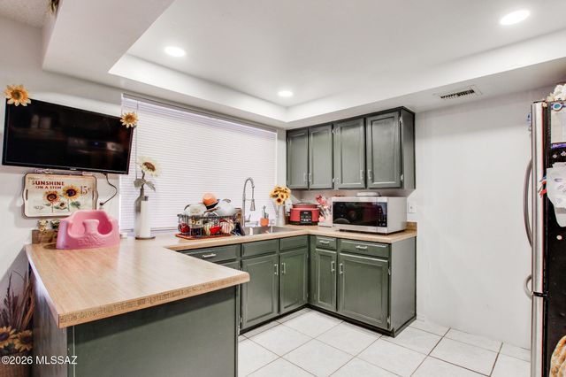 7520 S Camino Bello, Tucson, AZ 85746