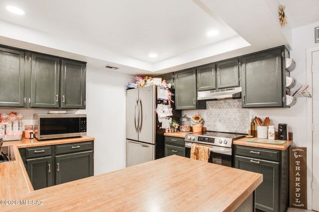7520 S Camino Bello, Tucson, AZ 85746