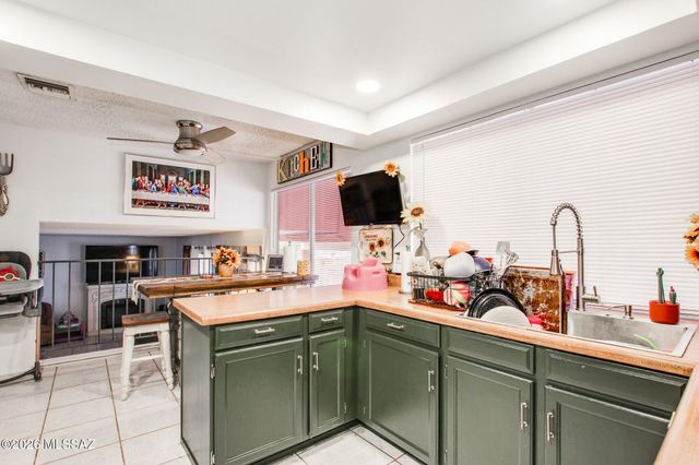 7520 S Camino Bello, Tucson, AZ 85746
