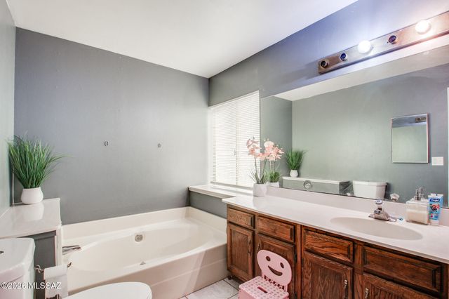 7520 S Camino Bello, Tucson, AZ 85746