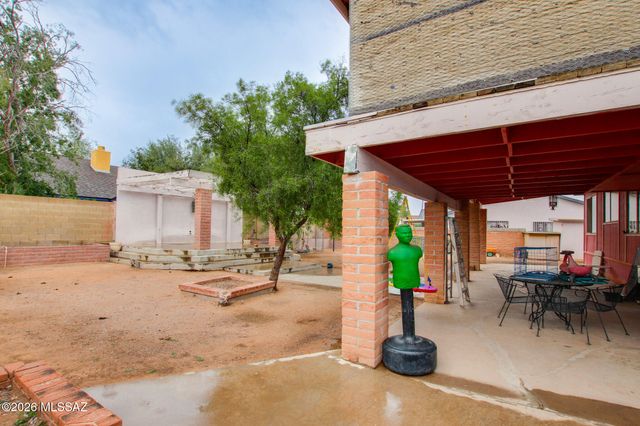7520 S Camino Bello, Tucson, AZ 85746
