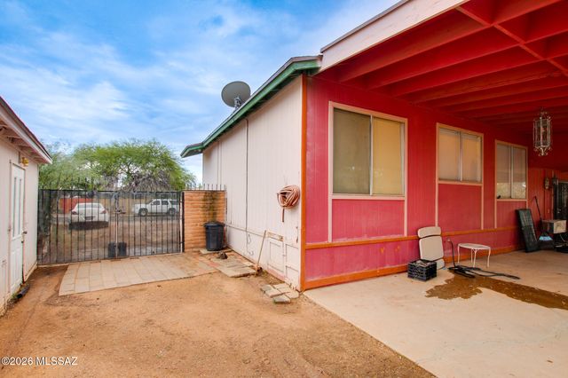 7520 S Camino Bello, Tucson, AZ 85746