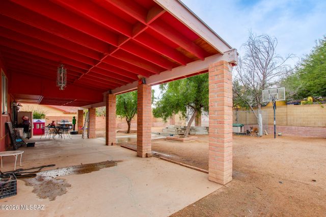 7520 S Camino Bello, Tucson, AZ 85746