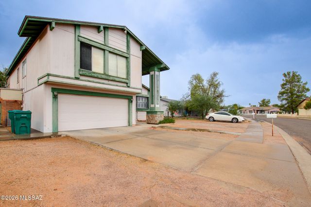 7520 S Camino Bello, Tucson, AZ 85746
