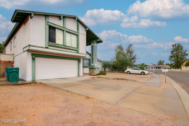 7520 S Camino Bello, Tucson, AZ 85746