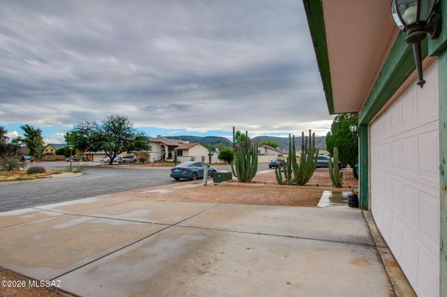 7520 S Camino Bello, Tucson, AZ 85746