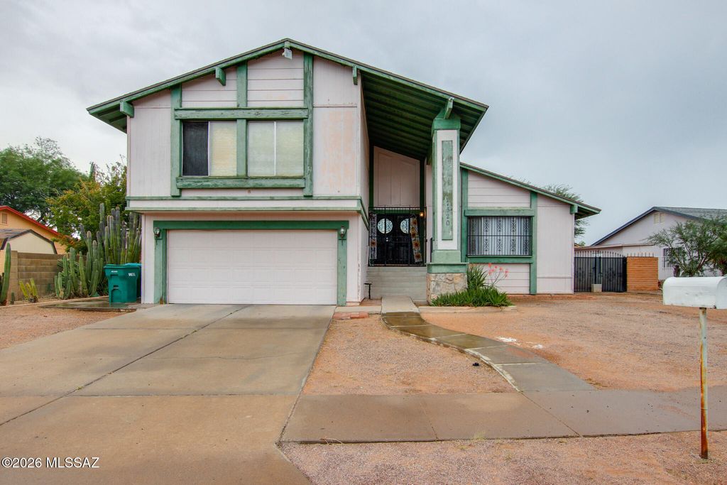 7520 S Camino Bello, Tucson, AZ 85746