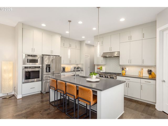 14647 Nw FRICKE Ln, Portland, OR 97229