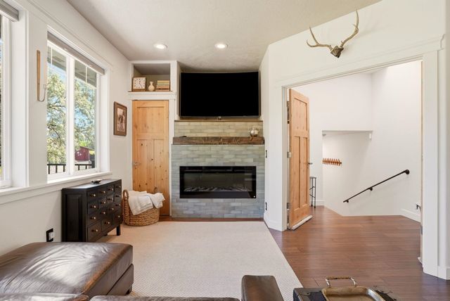 6819 S South Meadows Rd, Spokane, WA 99223