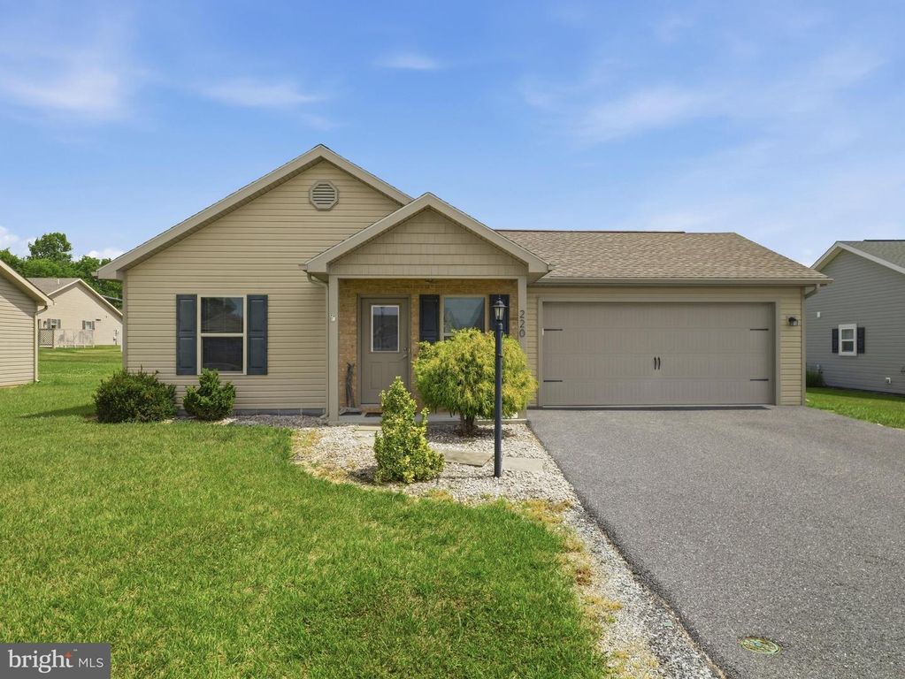 220 BENEDICT AVE, Chambersburg, PA 17201