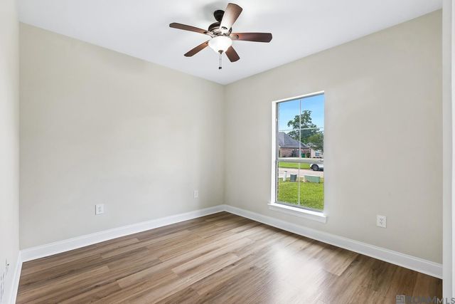 9066 Willow Point Dr, Denham Springs, LA 70726