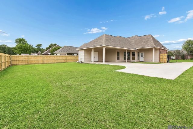 9066 Willow Point Dr, Denham Springs, LA 70726