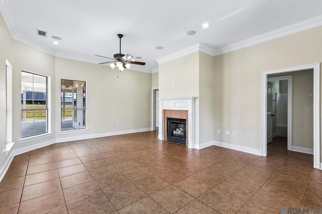 9066 Willow Point Dr, Denham Springs, LA 70726