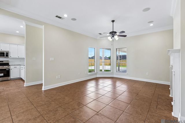 9066 Willow Point Dr, Denham Springs, LA 70726