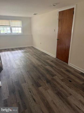 8 TINKER DR, Mount Holly, NJ 08060