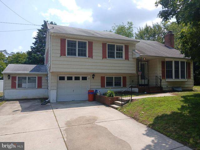 8 TINKER DR, Mount Holly, NJ 08060