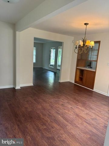 8 TINKER DR, Mount Holly, NJ 08060