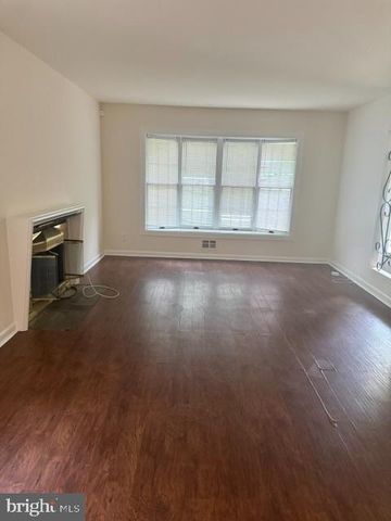 8 TINKER DR, Mount Holly, NJ 08060