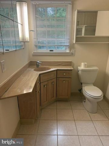 8 TINKER DR, Mount Holly, NJ 08060