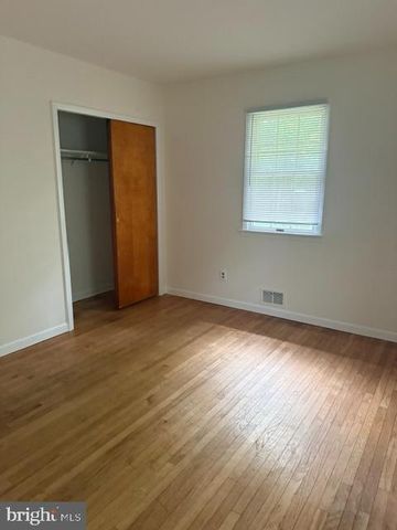 8 TINKER DR, Mount Holly, NJ 08060