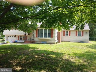 8 TINKER DR, Mount Holly, NJ 08060
