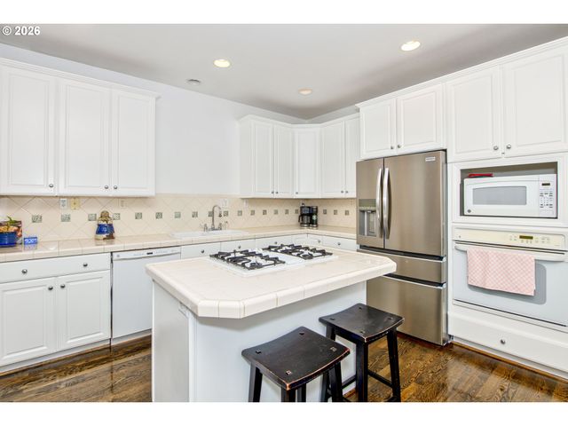 2533 Nw STIMPSON Ln, Portland, OR 97229
