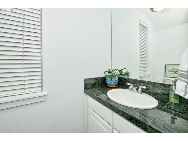 2533 Nw STIMPSON Ln, Portland, OR 97229