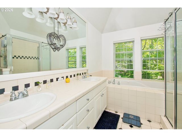 2533 Nw STIMPSON Ln, Portland, OR 97229