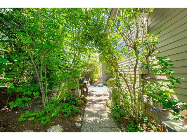 2533 Nw STIMPSON Ln, Portland, OR 97229