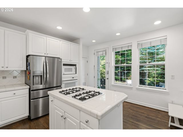 2533 Nw STIMPSON Ln, Portland, OR 97229