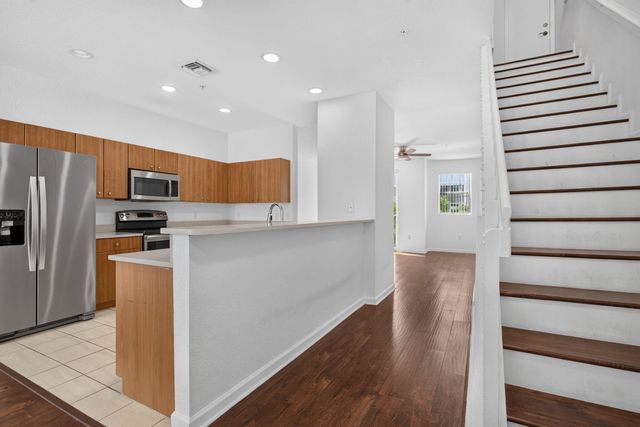 2725 NE 8TH Avenue 112, Wilton Manors, FL 33334