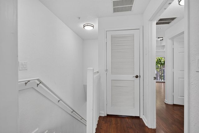 2725 NE 8TH Avenue 112, Wilton Manors, FL 33334