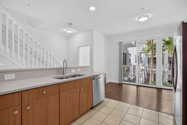 2725 NE 8TH Avenue 112, Wilton Manors, FL 33334