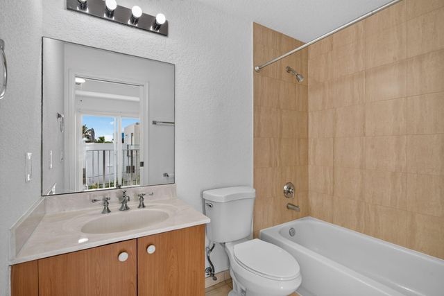 2725 NE 8TH Avenue 112, Wilton Manors, FL 33334